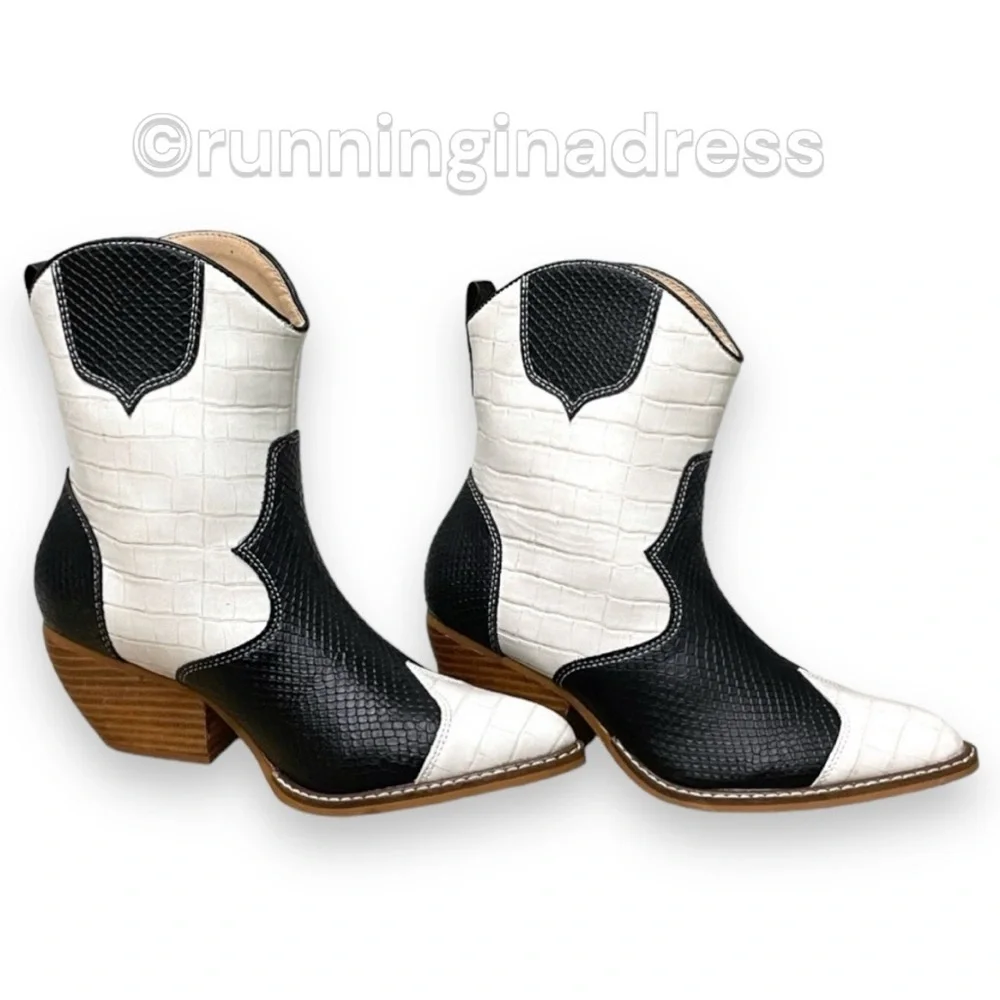 NWT ARider Eden Western Inspired Embossed Black White Cow Print Size 7